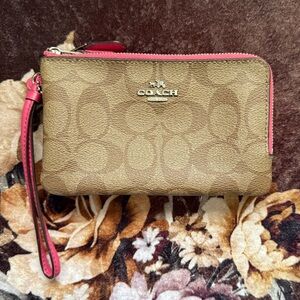COACH Signature Logo Pink Corner Double Center Zip Pockets Wristlet Wallet